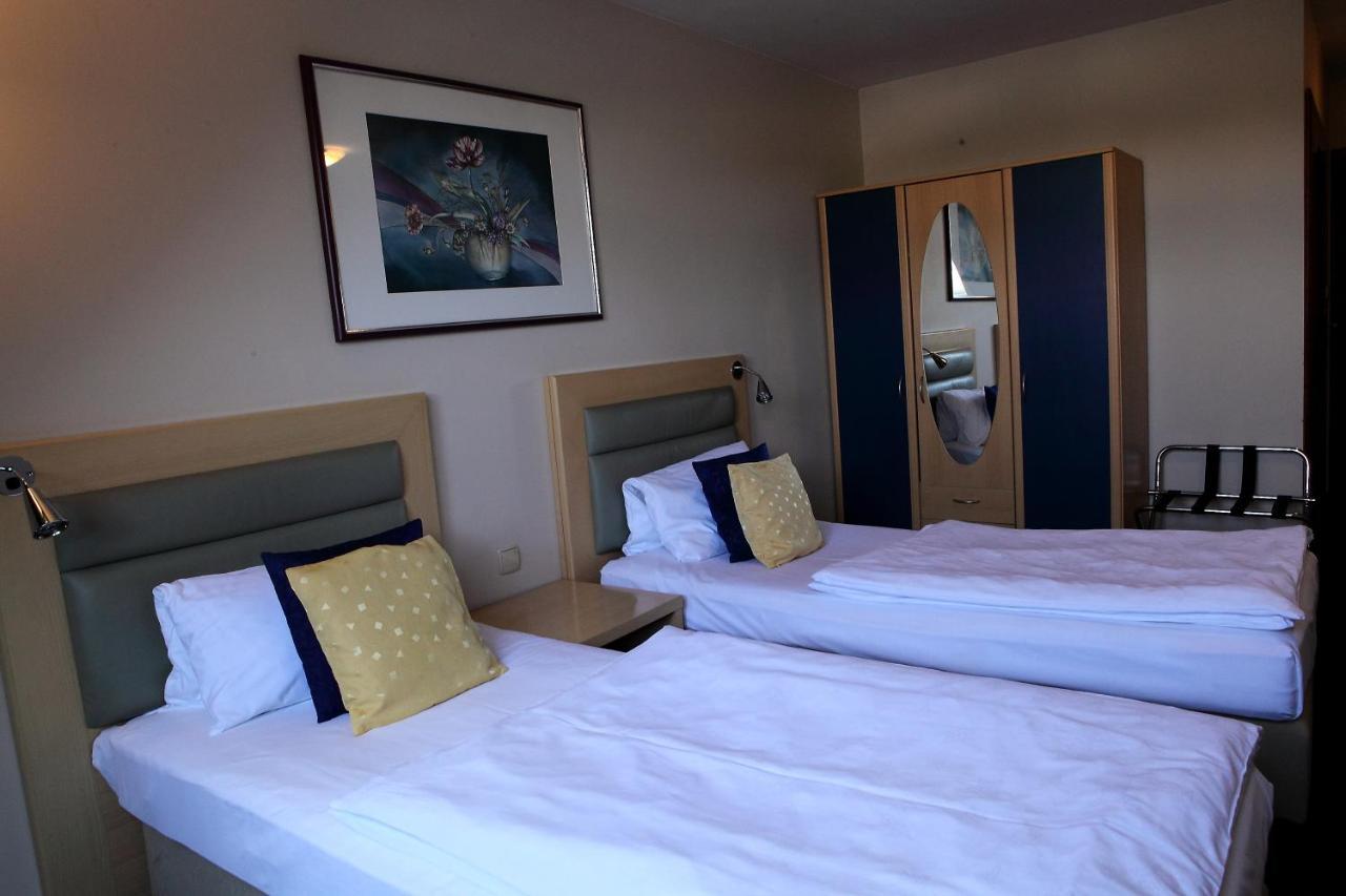Katrina Aparthotel Ostrzeszów Eksteriør bilde