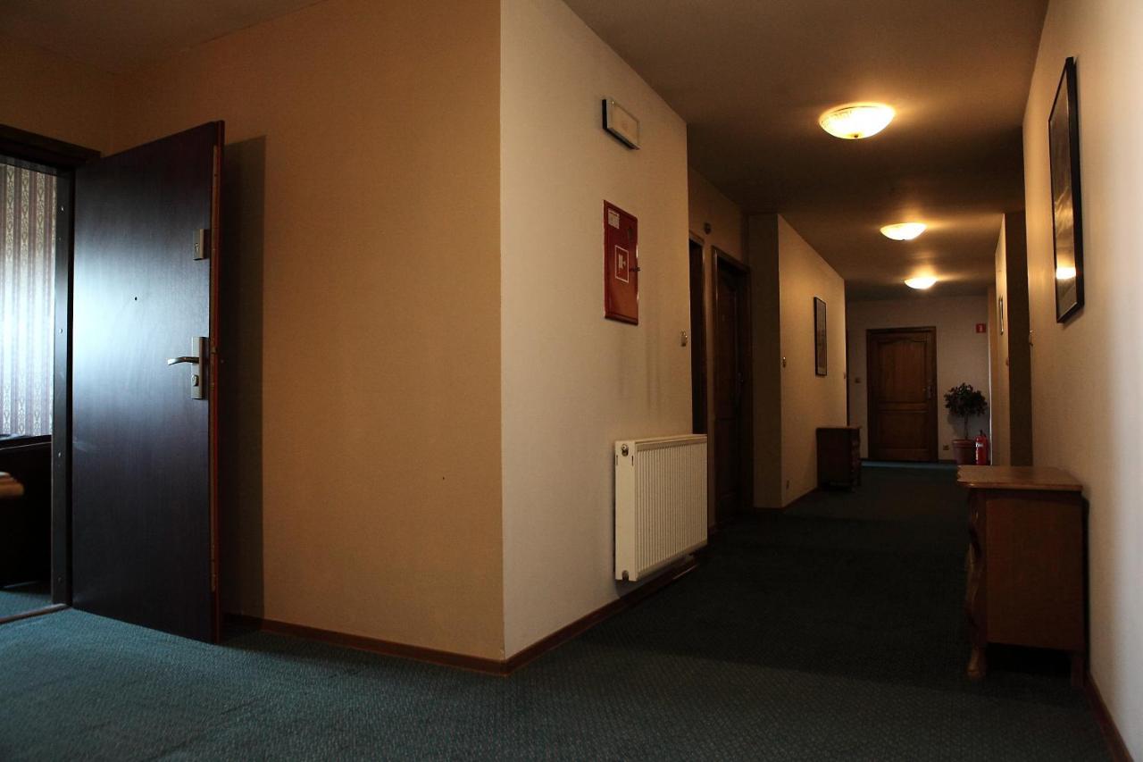Katrina Aparthotel Ostrzeszów Eksteriør bilde
