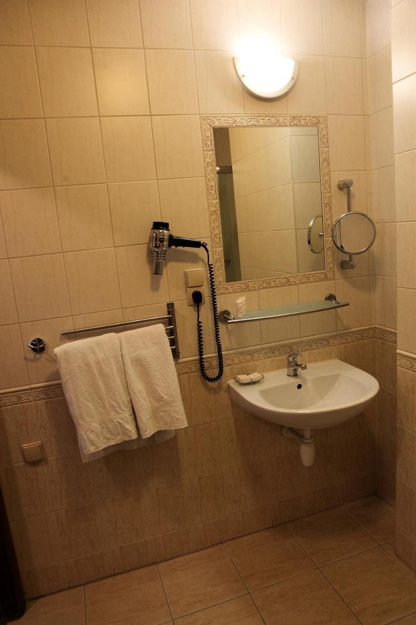 Katrina Aparthotel Ostrzeszów Eksteriør bilde